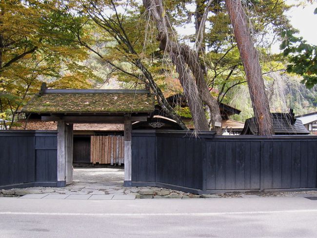 �⋴�ƏZ��i�H�c���p�ق̕��Ɖ��~�j