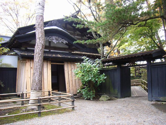 �͌��c�ƏZ��i�H�c���p�ق̕��Ɖ��~�j