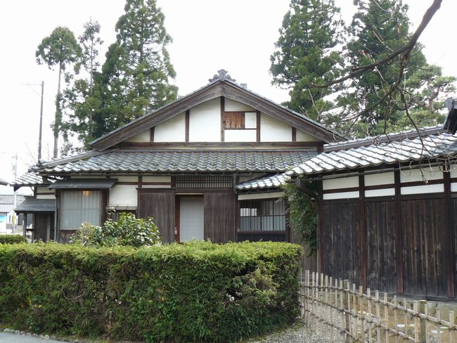 �����R�ƏZ��i���䌧���s�̕��Ɖ��~�j