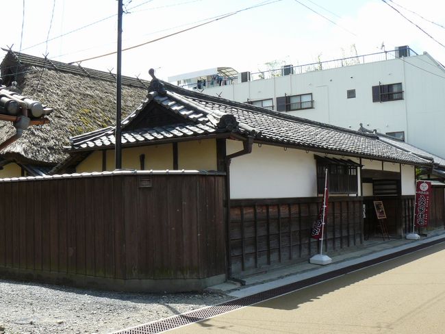 �����ƏZ��i�O�d���ɉ�s�̕��Ɖ��~�j