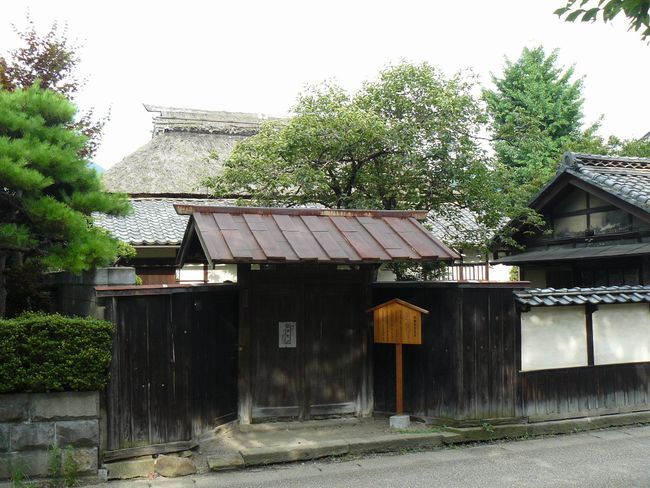 ���c�ƏZ��i����s���㒬�̕��Ɖ��~�j