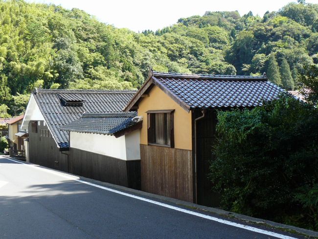 ���ƏZ��i��������c�s�F�Ό���R�̕��Ɖ��~�j