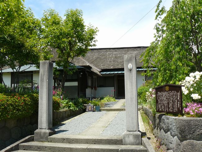 �R�c�ƏZ��i�R�`����R�s�̕��Ɖ��~�j