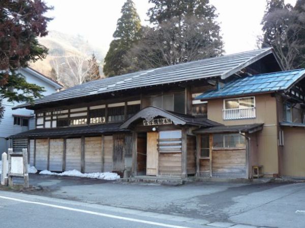 �O���X���i���j�̓��S�I�j�E�񋏏h�i�V�������򒬁j