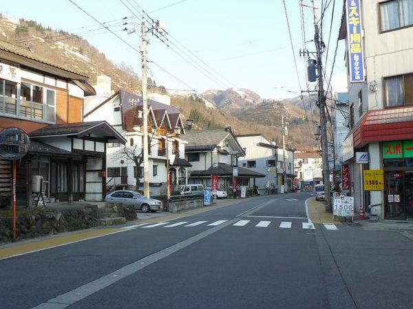 �O���X���i���j�̓��S�I�j�E����h�i�V�������򒬁j